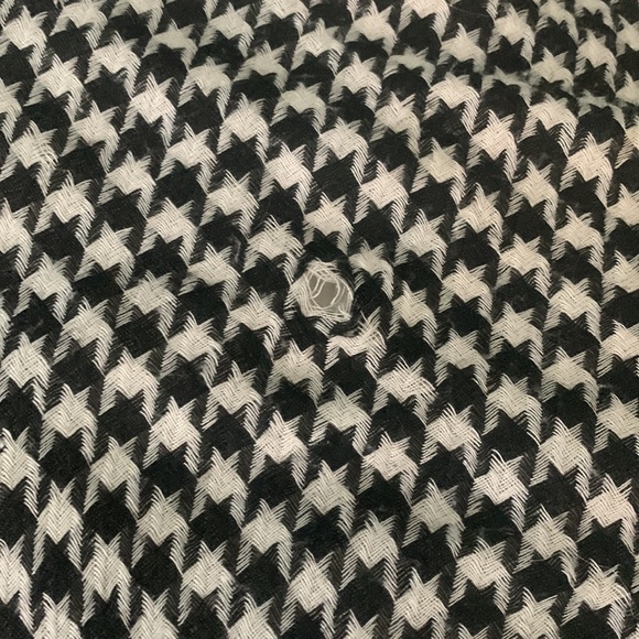 Houndstooth scarf - Picture 3 of 3